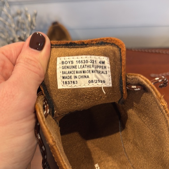 Boys Florsheim dress shoes. Size 4. Worn once. - Picture 3 of 3